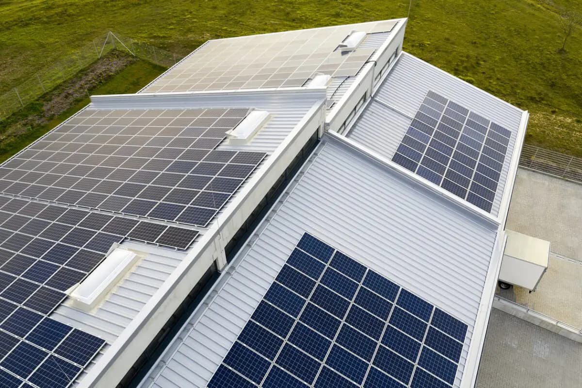 Experience Superior Renewable Technology Through Commercial Solar Derby Services